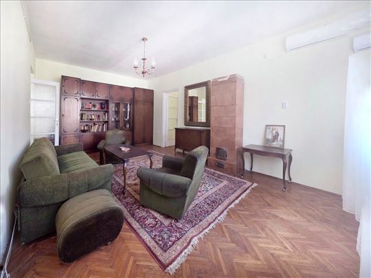 Trosoban stan, 88 m2, namešten, centar grada