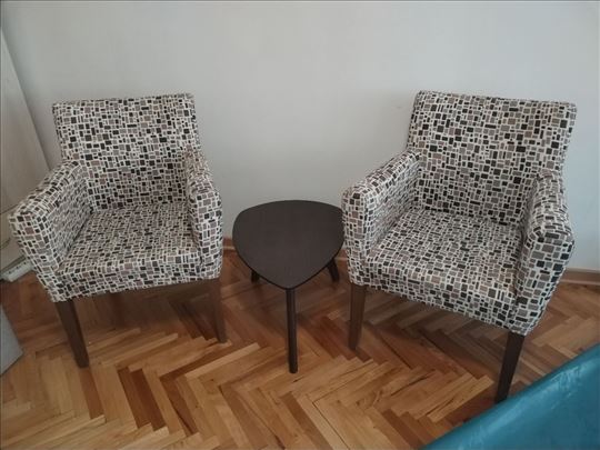 Dve fotelje