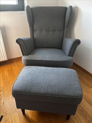IKEA STRANDMON Nordvalla tamnosiva fotelja i tabur