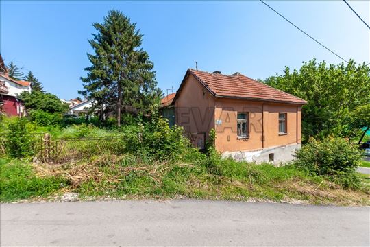 Kuća u centru Niške Banje, 154 m2 na placu