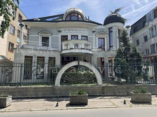 Luksuzna kuća, Bulevar oslobođenja, Autokomanda ID