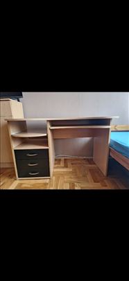 Pisaći sto