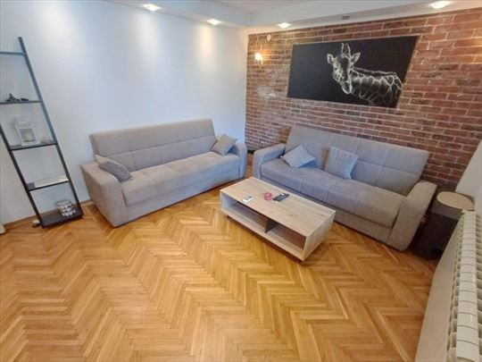Renoviran, moderan 2.0 stan u centru, ID 5346