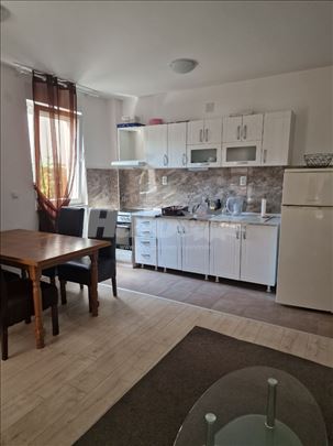 2,0 namešten stan, Zemun Prvomajska