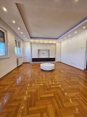 241 m² • 4 spacious bedrooms • Prime location