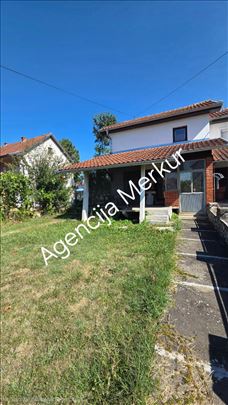Funkcionalna kuća 170m2,2,96ari u Žiči