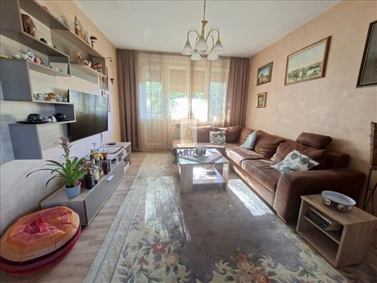 Karaburma, šestosoban uknjižen stan