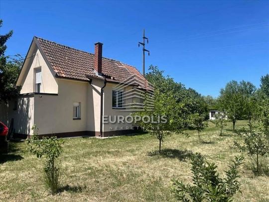 Kuća u Perlezu,vikend naselje,na oko 80m od Begeja