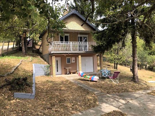 Maradik Banstol, Prelepa Vikendica