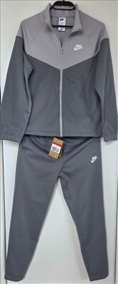 Nike trenerke 147-158