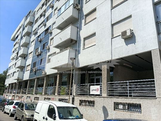 Novi Beograd, Blok 22 - trostran lokal 68m2
