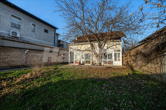 Prodaja kuća na Adicama, u samoj blizini nasipa 