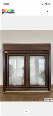 Pvc prozor u dekoru drveta 140x140 + roletna + pli