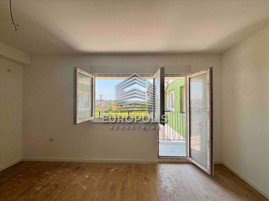 Useljiv 1.0 stan 37m² sa terasom,Krnjača, Palilula