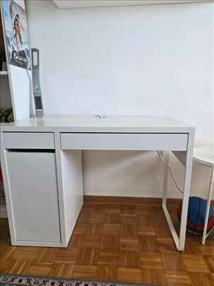 Prodajem pisaći sto