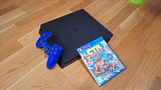 PS4 slim (Play Station 4)