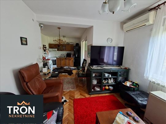 Stan za renoviranje u starijoj zgradi 45m2