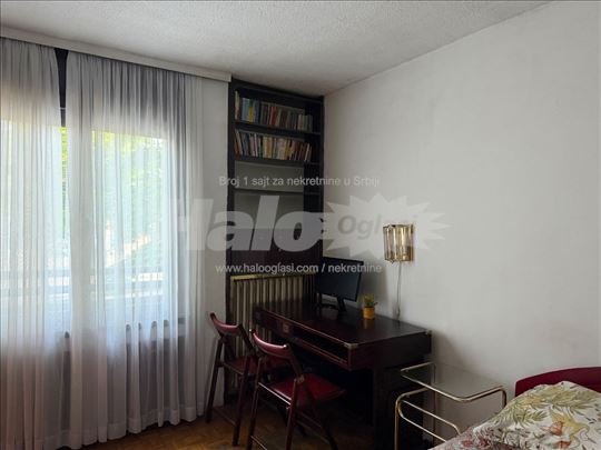 Vracar, Treća gimnazija - Cvetni trg