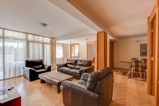 Četvorosoban stan 154 m², Dedinje, Savski Venac, B