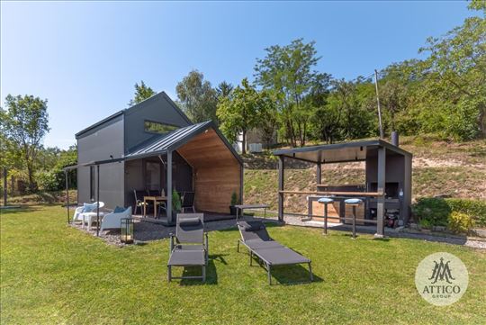 Black Emerald Vrdnik – plac sa vikendicom i potenc