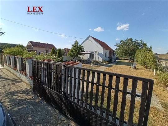 Deč – Kuća 78m2 sa placem 25 ari odlična lokacija!