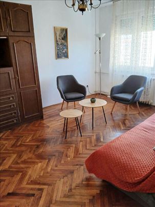 Izdaje se opremljen 2.0 stan kod Botanicke baste