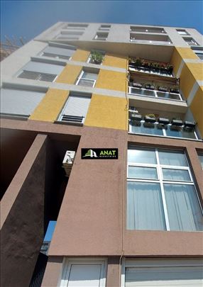 Lokal u centru 20m2 sa parking mestom 
