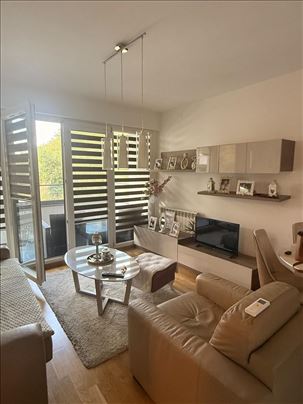 luksuzno namešten stan 45 m² – novogradnja, parkin