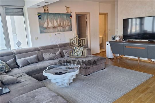 Lux trosoban stan 79m2, odlicna lokacija Zira