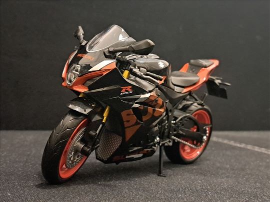 Motor SUZUKI GSX-R1000R 2021 1:12 - NOVO