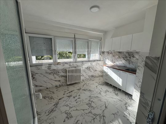 Izdajem stan 50m2 - naselje Save Kovacevic