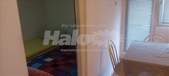 Stan u mirnom delu Beograda u blizini fakilteta