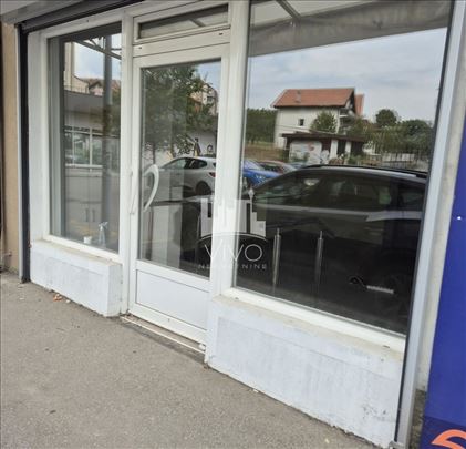 Stan u prizemlju adaptiran u lokal-PP,parking ID#1