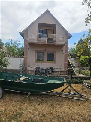 Surduk, kuća 140 m2, 6,5 ari placa