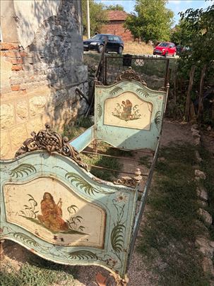 Vintage gvozdeni krevet - rucno oslikan