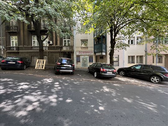 Višegradska ulica, uknjižen lokal sa izlogom