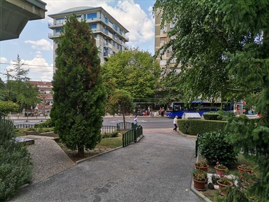 Banovo brdo,Požeška,180m2,višenamenski,parking