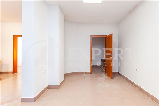 Izdaje se lokal 57m2 u Studeničkoj!