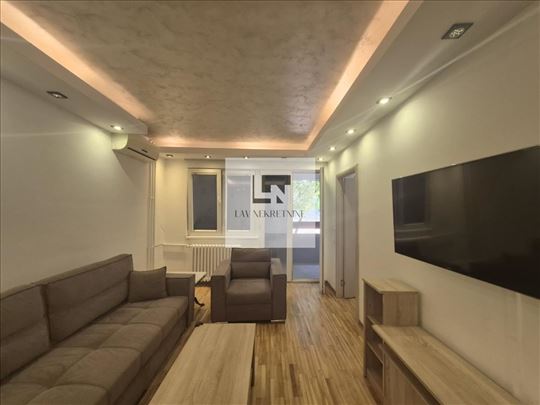 Izdaje se renoviran stan na Novom Beogradu
