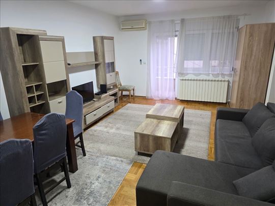 Izdavanje 4.0 stana,Bilecka,Vozdovac