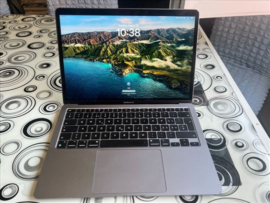 MacBook Air M1 13 – 8GB / 256GB – 97% baterija
