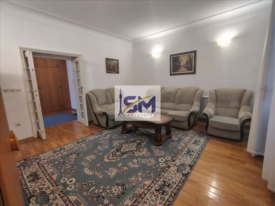Odličan salonski stan 70m2