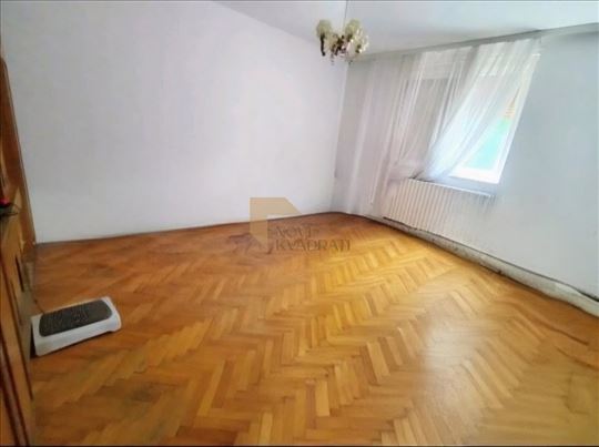 Odličan stan, Padinska Skela, Centar!