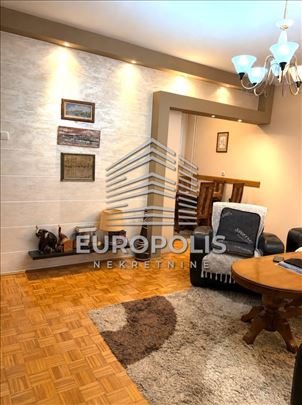 Sređen porodični stan u centru Borče