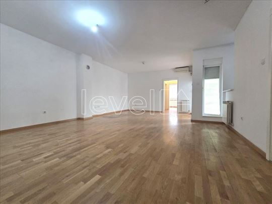 Stan,Novi Sad,Bulevar Oslobođenja,kv: 86.00