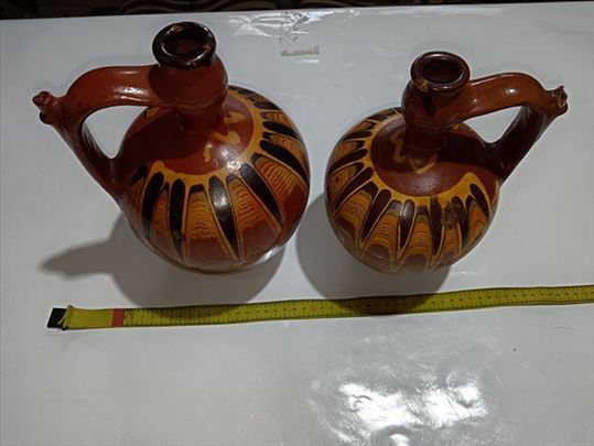 Stara glinena testija (ili krčag)