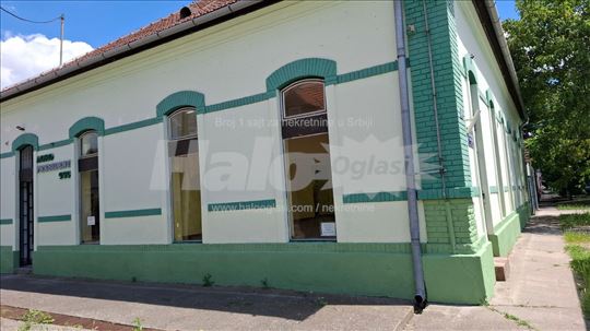 Velika porodična kuća 237m²+pomoćni objekat 120m²