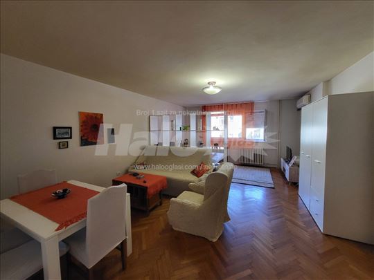 Vračar, kod Hrama, jednosoban stan