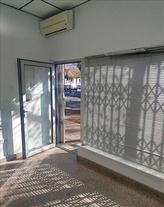 Zemun, lokal sa velikim izlogom