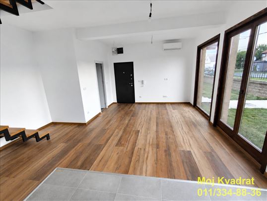 Borča - 29. novembra, 86m2 troetažni stan